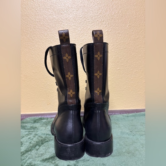 Louis Vuitton
LV Monogram Leather Combat Boots - Picture 10 of 15